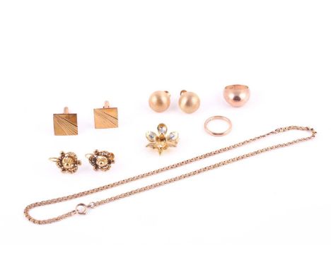 A small quantity of yellow precious metal jewellery, including a pair of dome shape screw back earrings, and a matching bombe