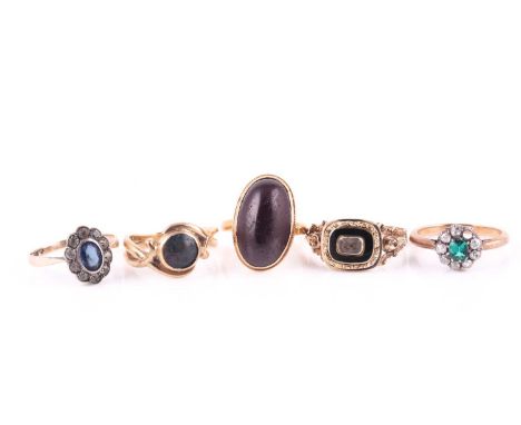 Five various antique rings, including an oval garnet cabochon ring to yellow precious metal closed back setting, ring size H,