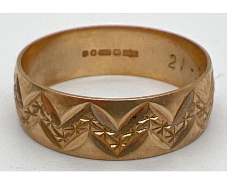 A vintage 9ct gold wedding band with diamond cut zigzag design. Hallmarked to inside of band with engraved date "21-3-88". Ri