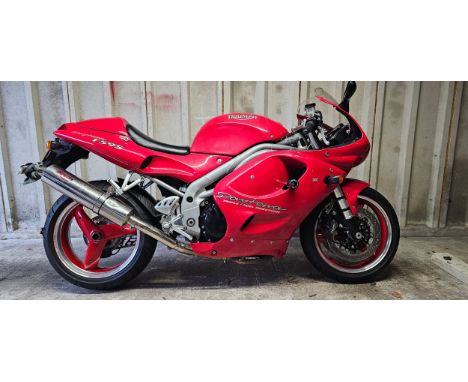 1998 Triumph Daytona 595, 955cc. Registration number R350 LUT. Frame number SMTTE502LGW060911. Engine number 061069.Sold with