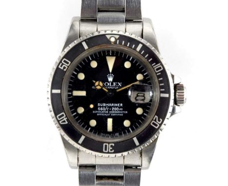 ROLEX, OYSTER PERPETUAL DATE, SUBMARINER, A GENTLEMAN'S STAINLESS STEEL AUTOMATIC WRIST WATCH ON A BRACELET Rolex, Oyster Per