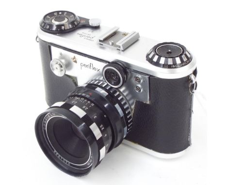 Corfield Periflex Gold Star camera, no. 61016 63, with Lumax 1:2.8/50mm lens