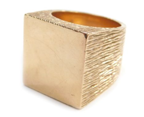 A 1970s style bark effect 9ct gold signet ring, with square platform, approx ring size Q, 30g.&nbsp;