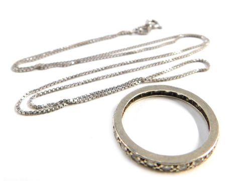 A platinum and diamond eternity ring, and a fine box link platinum necklace, 5.5g. 