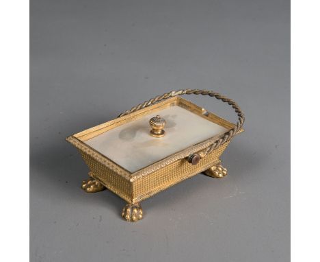 Empire basket box. Bronze gilded with grip. Lion feet. Mother of pearl lid. French around 1810. 9 x 6 cm.