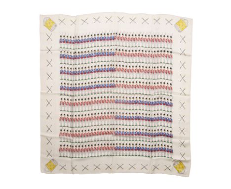 HERMES Paris, créé en 1939. Carré 'Gardes'Dessinateur inconnuEn soie imprimée, sur fond écru. (décolorations).90 x 90 cm Bibl