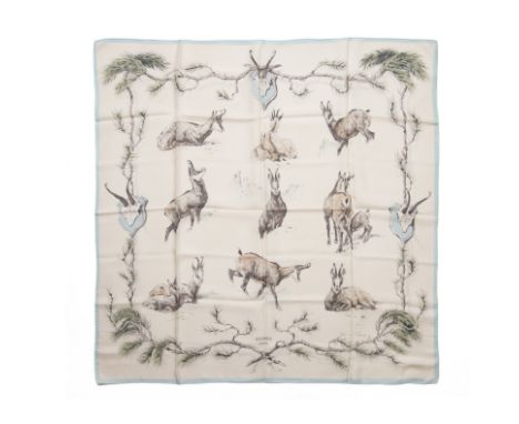 HERMES Paris, créé en 1961. Rare carré 'Chamois'Dessinateur: Xavier de PoretEn soie imprimée, marge bleu-ciel. (petites tâche