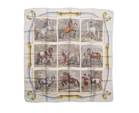 HERMES Paris, créé en 1955. Carré 'Races de Chevaux'Dessinateur: Hugo GrygkarEn soie imprimée, marge bleu-ciel. (tâches)90 x 
