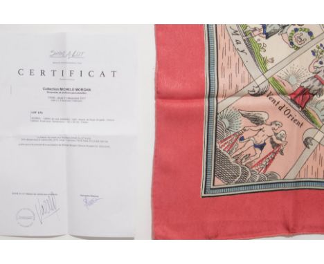 HERMES Paris, créé en 1947. Rare carré 'Univers'Dessinateur: Hugo GrygkarEn soie façonnée et imprimée, marge rose. (trous)90 