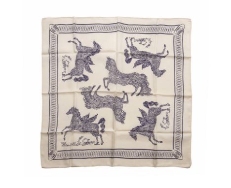HERMES Paris, créé en 1960. Carré 'Pégase et Chevaux'Dessinateur inconnu.En soie imprimée, sur fond blanc.60 x 60 cm Bibliogr