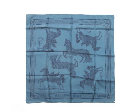 HERMES Paris, créé en 1960. Carré 'Pégase et Chevaux'Dessinateur inconnu.En soie imprimée, fond bleu canard. (petits trous, a