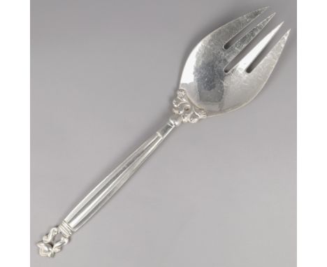 Georg Jensen serving fork (large), model Acorn, silver. Designed by Johan Rohde in 1915. Beautiful serving fork in excellent 