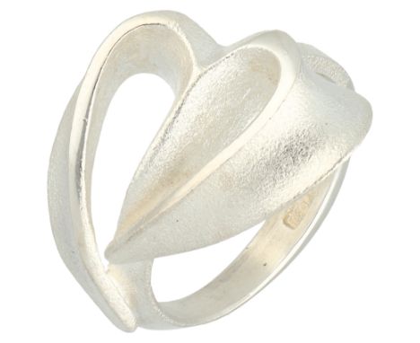 Lapponia silver 'Heartbeat' ring. In good condition. Hallmarks: 925 international convention mark, 925 Finnish assay mark, si
