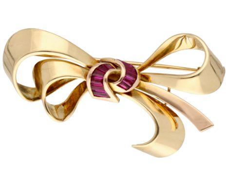 Three-dimensional 18K yellow gold bow brooch with synthetic ruby. The 'button' is set with 12 baguette cut synthetic rubies o