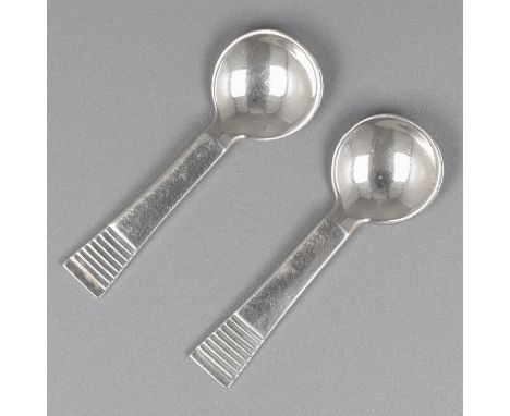 Georg Jensen salt spoons (2), model Parallel, silver. Designed by Oscar Gundlach Pedersen in 1931. Beautiful set of 2 in exce