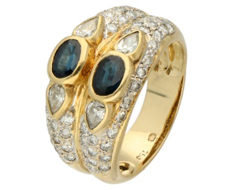 18K Yellow gold double ring with sapphire and diamond. Twin ring set with two sapphires of approx. 4.90 x 3.45 x 2.60 mm, fou