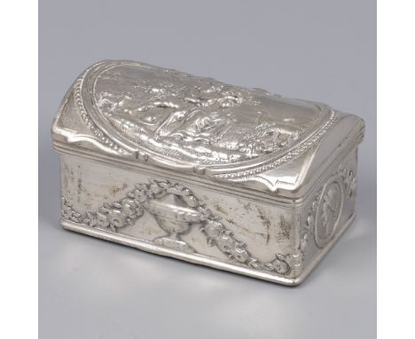 Louis XVI style snuff box, Cornelis van Hoek, Amsterdam 1798, silver. Louis XVI style suitcase-shaped snuff box model with sc