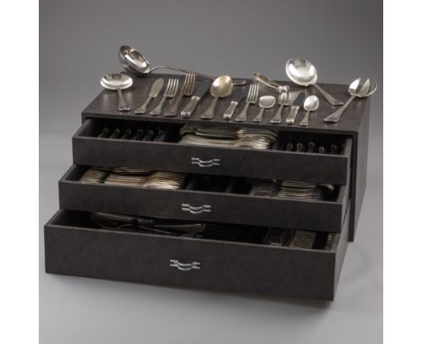 Christofle Cutlery cassette (134), model Malmaison, Paris ca 1970-1980, silver plated. Beautiful 134-piece cutlery cassette m