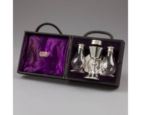 Travel set Liturgical vessels F. Osborne &amp; Co. London/Birmingham 1934 silver. Consisting of a leather case with contents: