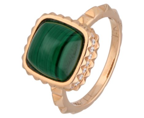 18K Rose gold designer ring set with ‘pain du sucre’ malachite and diamonds. Set with a cabochon-cut malachite ‘sugar loaf’ (