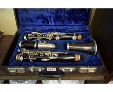 A Dallas Arbiter clarinet, in fitted case. 