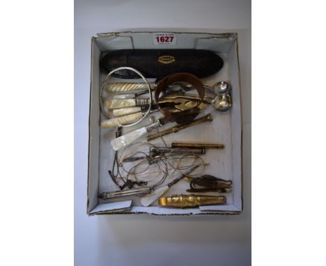 A mixed lot, to include: two pairs of gilt metal spectacles; a cameo bangle; silver propelling pencils; and a small quantity 