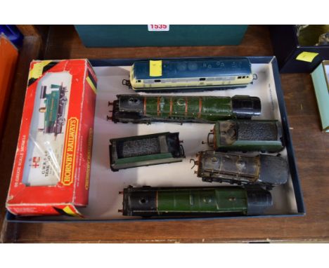 A small quantity of OO gauge, to include: three locomotives and two tenders; a Lima diesel locomotive; and a Hornby GWR locom