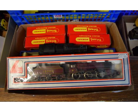 A small quantity of OO gauge railway items, to include a Lima locomotive and tender, boxed; a Hornby LNER locomotive and tend