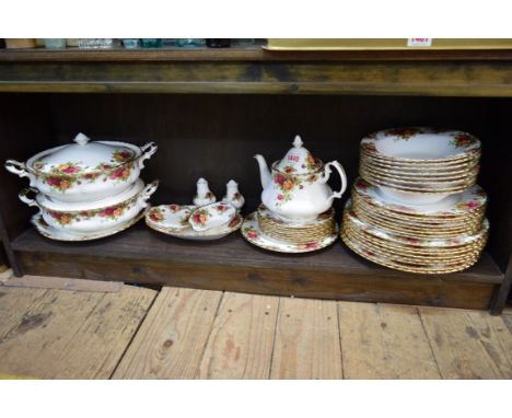 A Royal Albert 'Old Country Roses' pattern part tea and dinner service. 