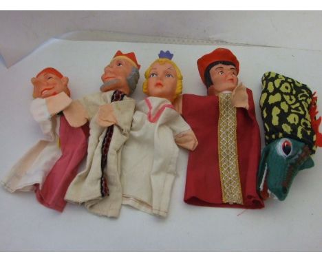 COLLECTION OF 5 VINTAGE MR PUNCH HAND PUPPETS