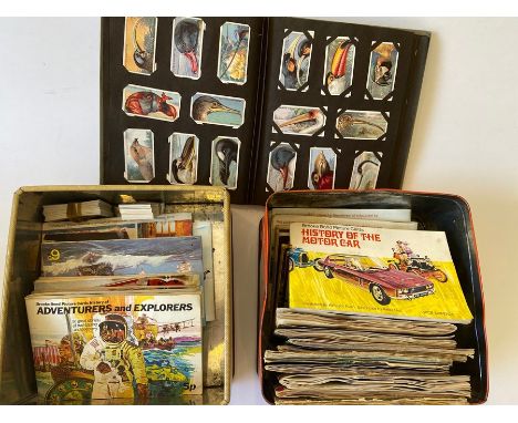 2 TINS OF CIGARETTE CARDS SOME IN BOOKS AND A VINTAGE FOLDER OF CIGARETTE PICTURES