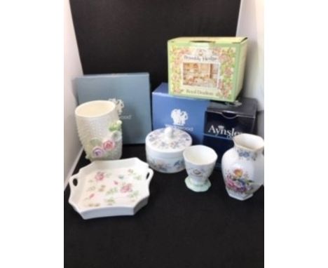 Collection of chinaware to incl Wedgwood 'Angela' trinket box, Wedgwood 'Rosehip' Albany tray, Aynsley Howard Sprays Chelford