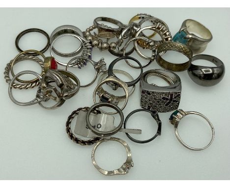 A quantity of mixed costume and silver rings of various sizes 