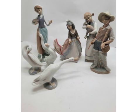 7 LLADRO FIGURES