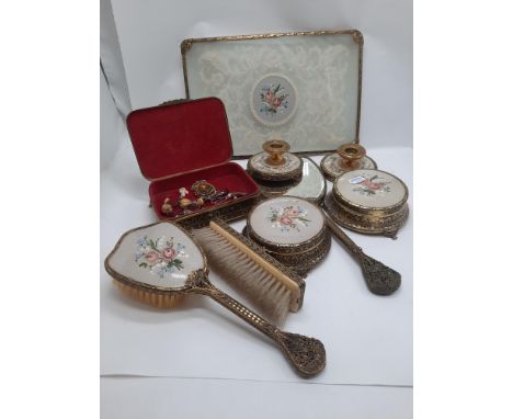 VINTAGE LADIES DRESSER SET