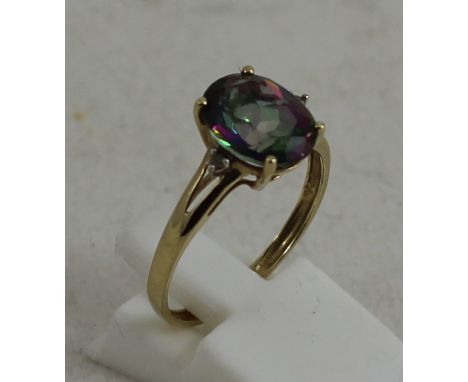 9ct yellow gold ring with purple/green stone. Size: P. Total weight: 1.8g