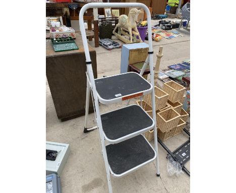 A THREE RUNG STEP LADDER 