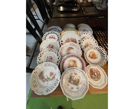 A COLLECTION OF EIGHTEEN RIBBON EDGED CERAMIC PLATES 
