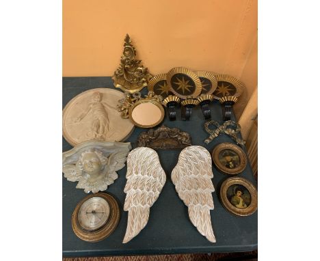 AN ASSORTMENT OF WALL HANGING ITEMS TO INCLUDE A BAROMETER AND CANDLE SCONCES ETC 