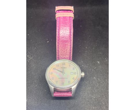 A TIMEX MOTHER OF PEARL FACE WRIST WATCH WITH PINK LEATHER STRAP IN WORKING ORDER 