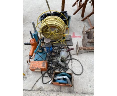 AN ASSORTMENT OF ITEMS TO INCLUDE TO INCLUDE A DRILL BRACE AND DRILL, HOSE PIPE AND PARAFFIN LAMP 