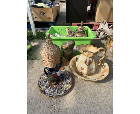 AN ASSORTMENT OF ITEMS TO INCLUDE A WASH BOWL AND JUG, ORIENTAL STYLE LAMP AND CERAMIC PLATE ETC 