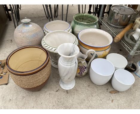 AN ASSORTMENT OF CERAMIC PLANTERS AND VASES 