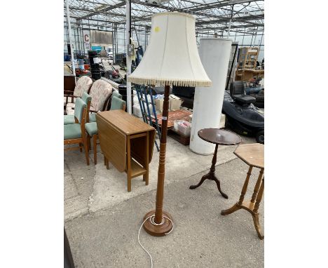 A MODERN STANDARD LAMP COMPLETE WITH SHADE 