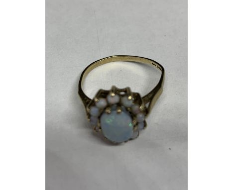 A 9 CARAT YELLOW GOLD OPAL CLUSTER RING SIZE N 