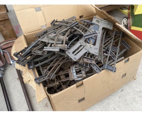 A QUANTITY OF VINTAGE HORNBY BY MECCANO MODEL RAILWAY TRACK 
