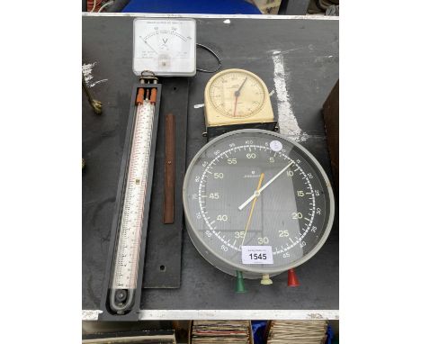 AN ASSORTMENT OF ITEMS TO INCLUDE A JUNGHANS STOP CLOCK, A SMITHS STOP CLOCK AND A SHINOHARA VOLT TESTER ETC 