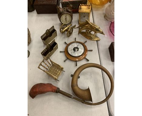 A COLLECTION OF ASSORTED ITEMS TO INCLUDE BRASS WARE, CLOCKS AND BAROMETER 