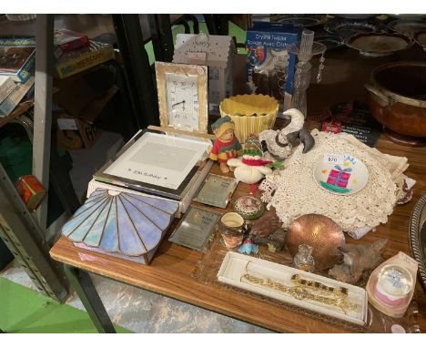 AN ASSORTMENT OF VARIOUS ITEMS TO INCLUDE A CHRISTMAS TEA LIGHT METAL HOUSE, AN ART DECO STYLE BOX, DRESSING TABLE ITEMS ETC 