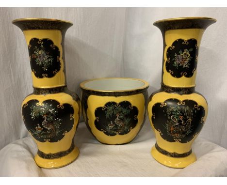 A GROUP OF DECORATIVE CARLTON WARE, A PLANTER AND A PAIR OF VASES H: 32.5CM 